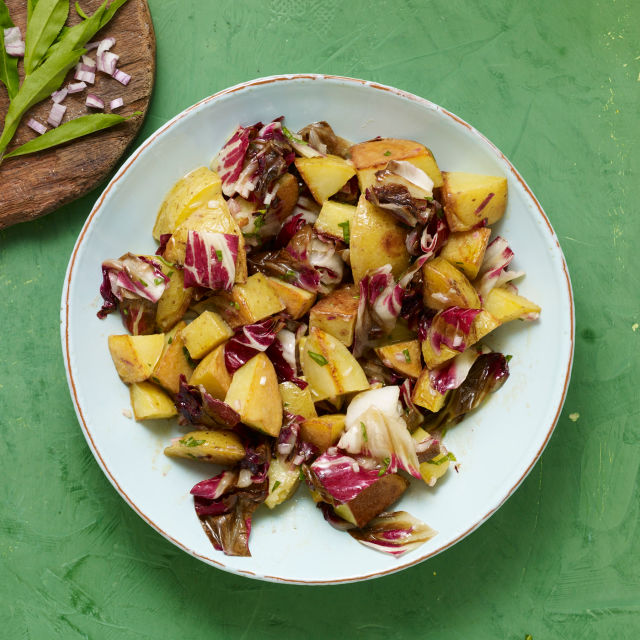 Pečeni krumpir sa salatom od radiča i dijon tarragon vinaigretteom