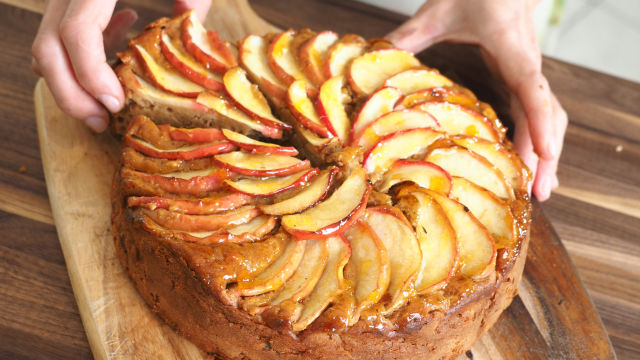 Torta od mascarponea, jabuke I cimeta