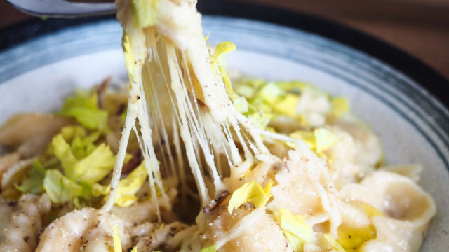 Miješana tjestenina s krumpirima, pancetom i provolom