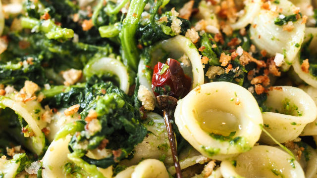 Orecchiette s lišćem repe i pangrattatom