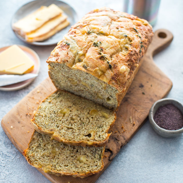 "Soda" kruh s gubbeen-om, cheddar-om i timjanom