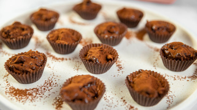 Čokoladne kuglice u košaricama