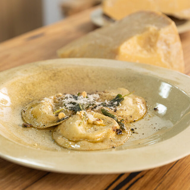 Tekući ravioli od parmezana reggiano i crnog tartufa