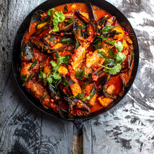 Curry od plodova mora s čilijem peri-peri