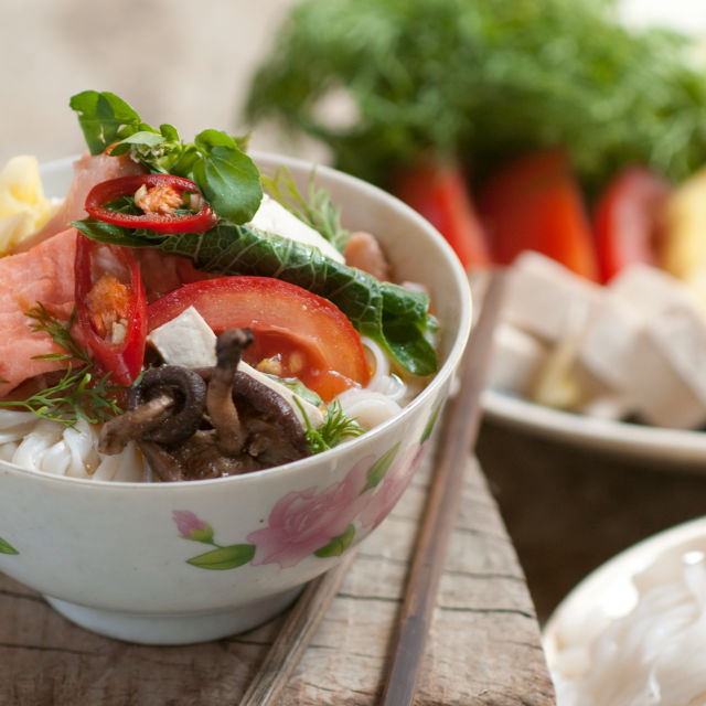 Vrući lonac od lososa naroda crveni dao ( lao ca hoi dzao do)