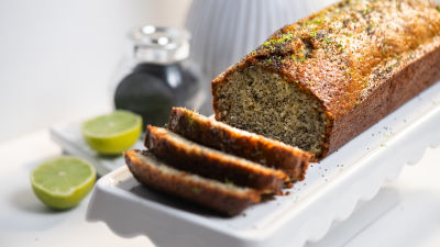 Bolo de Iogurte, Sementes de Papoila e Calda de Lima