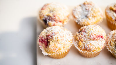 Muffins Crocantes de Amêndoa e Frutos Vermelhos