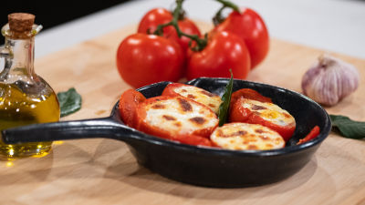 Tomates Recheados com Espinafres e Ovo