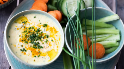 Dips de Cenoura e Pepino com Molho de Iogurte