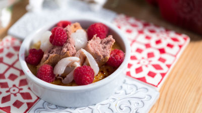 Creme Queimado de Baunilha, Lichias e Bolo de Framboesa