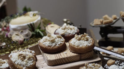 Tostas salgadas com mel