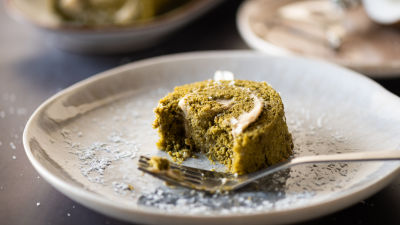 Torta de Chá Verde Matcha com Coco Cremoso