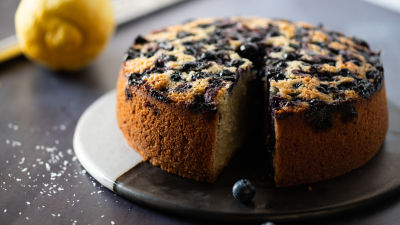 Bolo de Amêndoa com Limão e Mirtilos