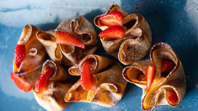 Trouxas com Frangipane de Noz e Morangos