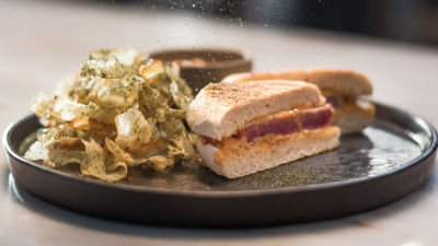 Prego de Atum em Bolo do Caco | Madeira