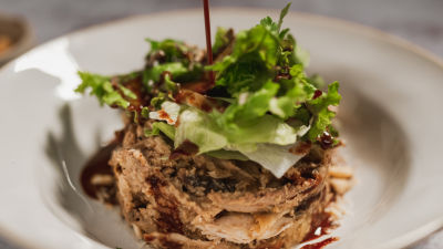 Salada de Perdiz, Avelãs e Vinagreta de Chocolate