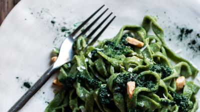 Tagliatelle de Espirulina e Pesto