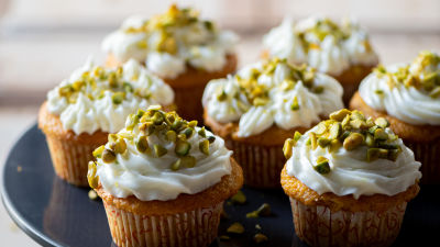 Cupcakes de Cenoura, Cardamomo e Pistáchio