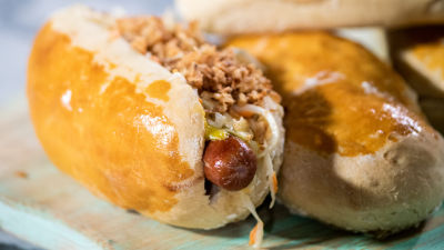 Cachorro Quente com Salada de Repolho