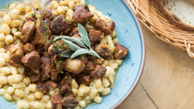 Pá de Porco em sumo de Maçã com Spatzle