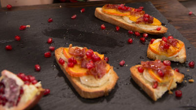 Bruschetta de Chèvre, Dióspiro e Presunto