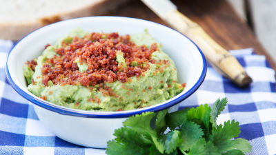 Patê de Favas e Coentros com Chouriço Crocante