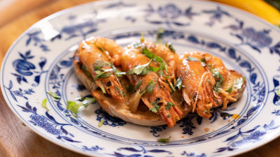 Bruschetta de Gambas al Alhito com Gengibre