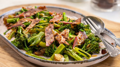 Salada de Brócolos, Bacon e Tâmaras