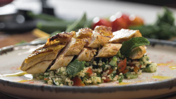 Salada Tabbouleh com Peito de Frango