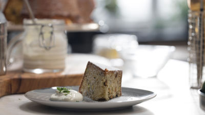 Bolo de Iogurte e Pistáchios