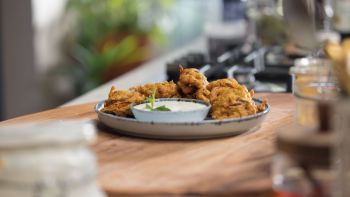 Bhajis de Cebola Roxa com Cenoura e Malagueta