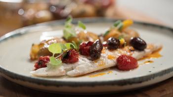 Peixe ao Sal com Batata Assada e Azeitonas