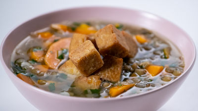 Sopa de Lentilhas com Croutons de Tempeh
