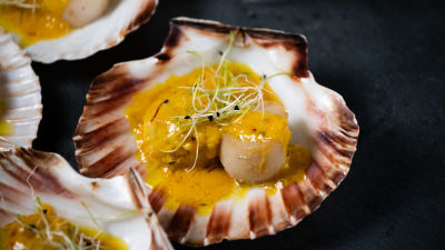 Vieiras com Molho de Açafrão e Laranja