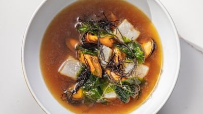 Caldo de Cebola com Mexilhão e Pescada