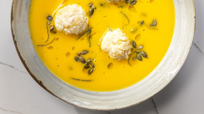 Sopa de Abóbora com Dumplings de Requeijão