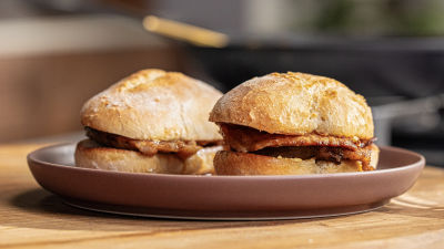 Bifana à Comtradição