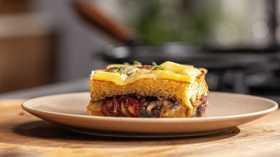 Tosta de Queijo com Compota de Cebola Roxa