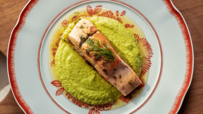 Lombo de Salmão com Puré de Ervilhas