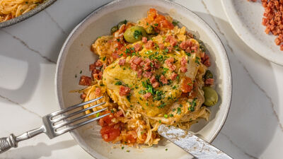 Frango com Aletria e Salame Crocante