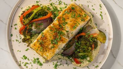 Bacalhau Assado com Húmus de Manjericão