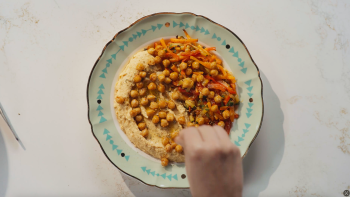 Húmus com Toppings Assados