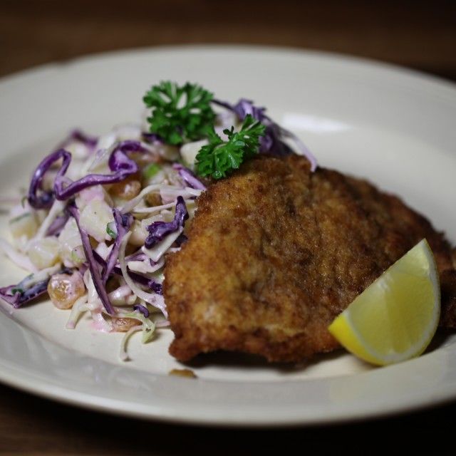 Panados de Peru com Salada de Couve