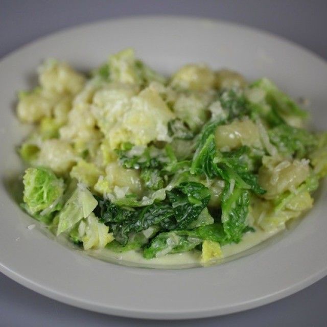 Massa Gnochi com couve-lombarda
