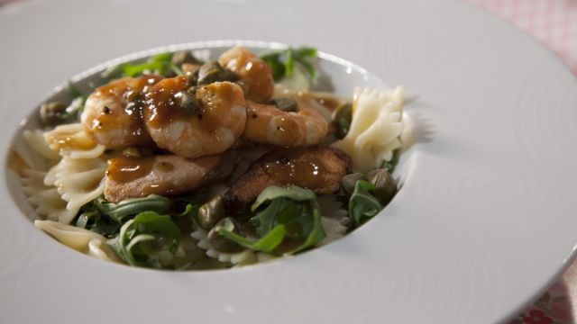 Salada Fria de Farfalle, Salmão e Camarão