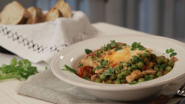 Ervilhas com Entrecosto e Ovos Escalfados