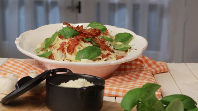 Tagliatelle com Bacon Crocante e Cogumelos