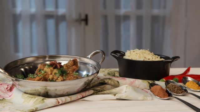 Vindalho de Frango com Arroz de Cominhos