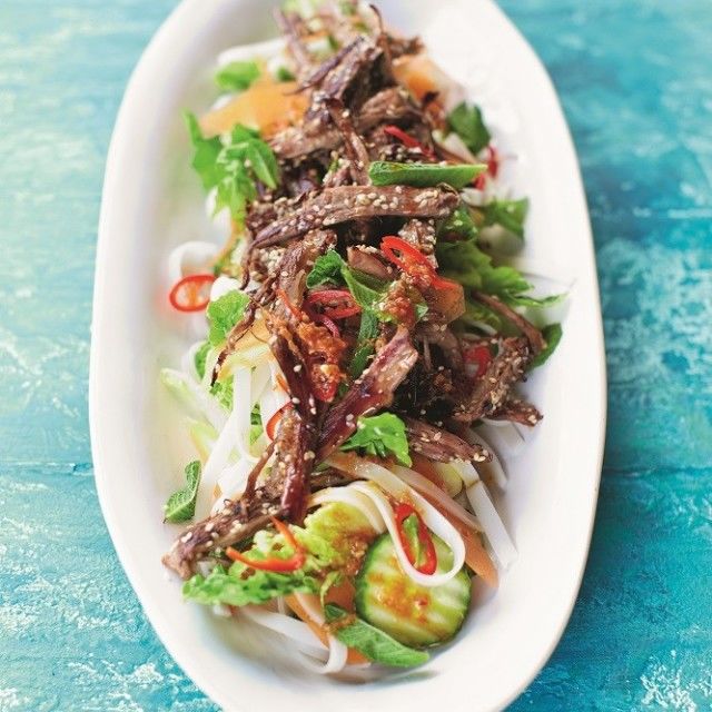 Salada Crocante de Cordeiro e Macarrão