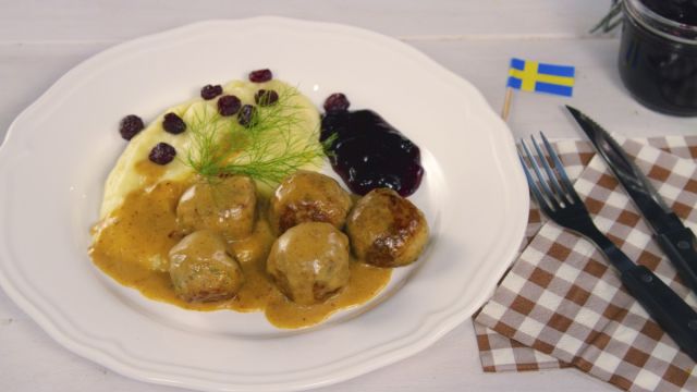 Almôndegas com Puré e Doce de Arandos